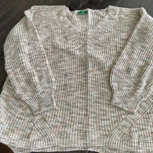 Women’s dip Cream V-Neck Sweater with Ribbed Knit, Size XL